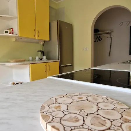 Spacious With Balcony *