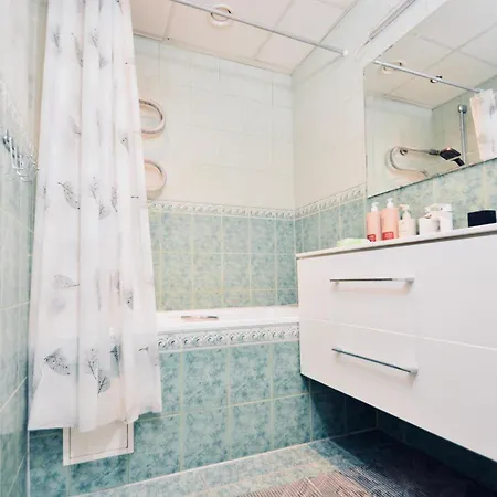 Spacious With Balcony 公寓