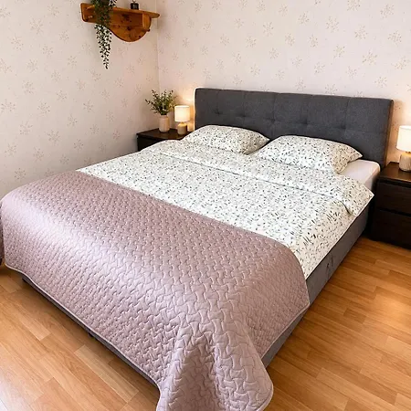 Spacious With Balcony 公寓
